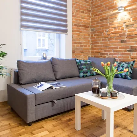 Perfect Location In Old Town, Train Station 2 Min! *
