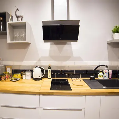 Perfect Location In Old Town, Train Station 2 Min! Apartment