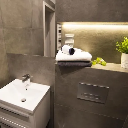 Perfect Location In Old Town, Train Station 2 Min! * Krakow