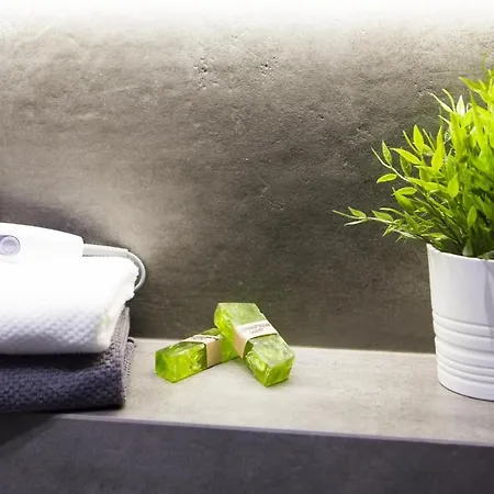 Perfect Location In Old Town, Train Station 2 Min! *