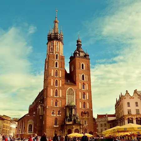 Perfect Location In Old Town, Train Station 2 Min! Apartment