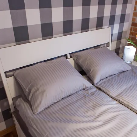 Perfect Location In Old Town, Train Station 2 Min! Apartment
